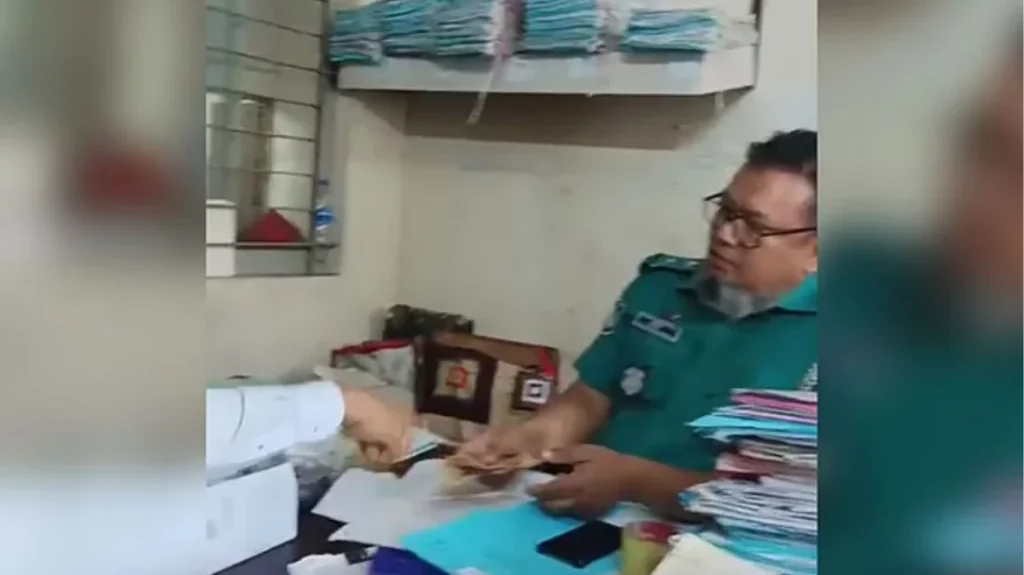 চট্টগ্রামে ঘুষকাণ্ডে ভাইরাল ভিডিও এসআই এর